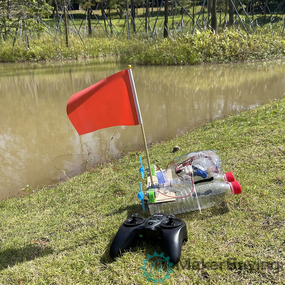0021 Four-channel wind-powered hovercraft double-paddle
